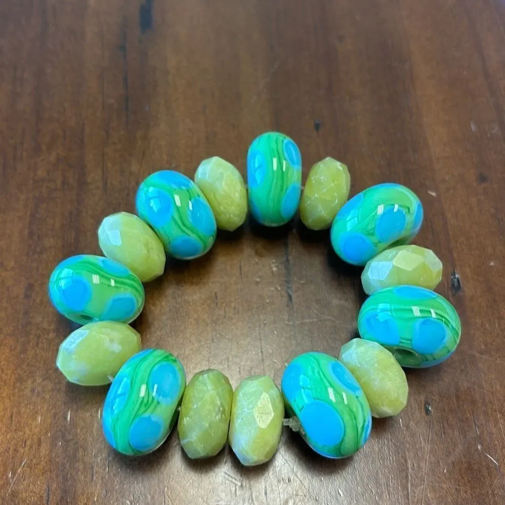 Beaded bracelet turquoise and green stretchy band